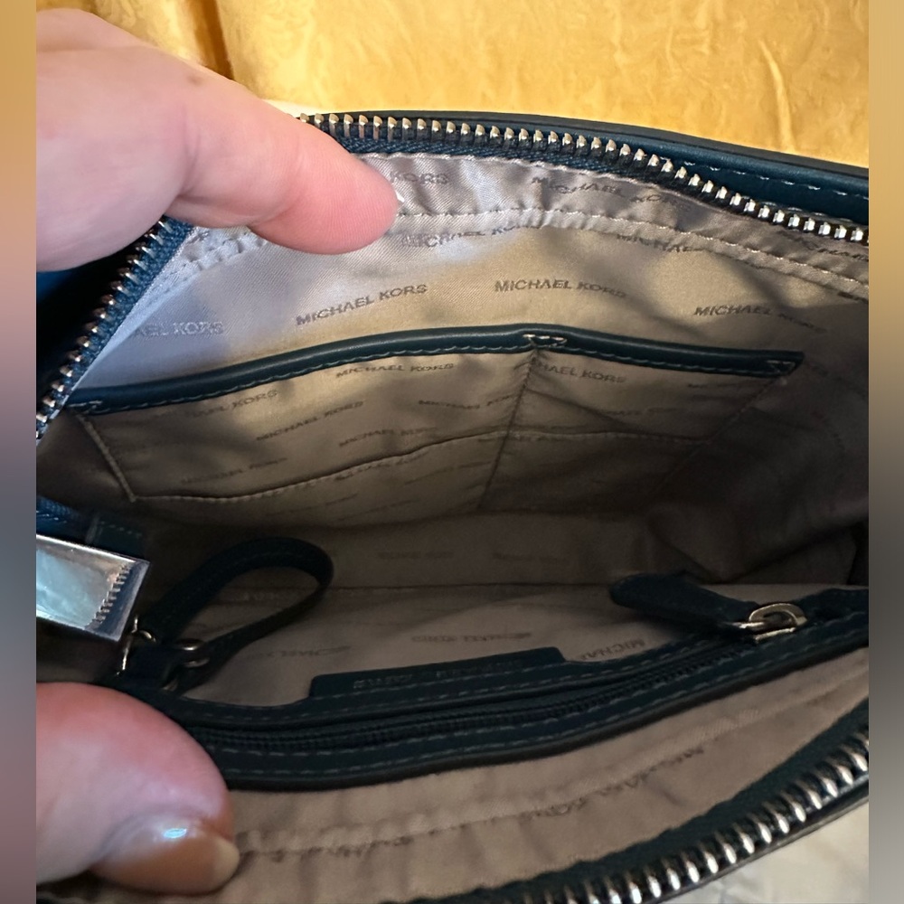Michael Kors Smooth Leather Crossbody NWOT - Picture 12 of 15